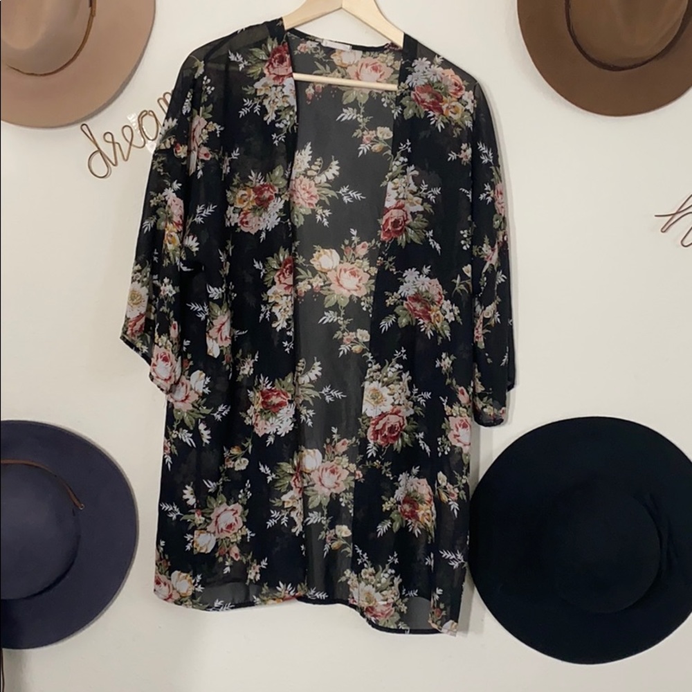 Full tilt Sheer floral kimono. Size L/XL